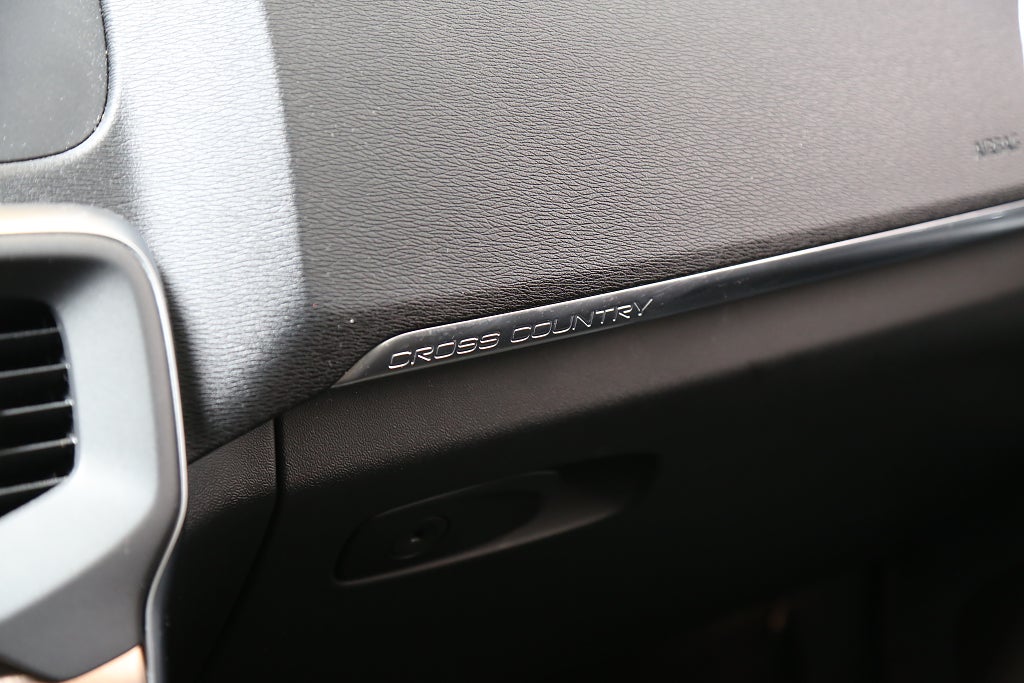 Volvo V40 Cross Country D2 Momentum BE 120hk Värmare Dragkrok 2016