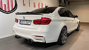 BMW har en rak sexa som optimerats till 530 hästkrafter. 