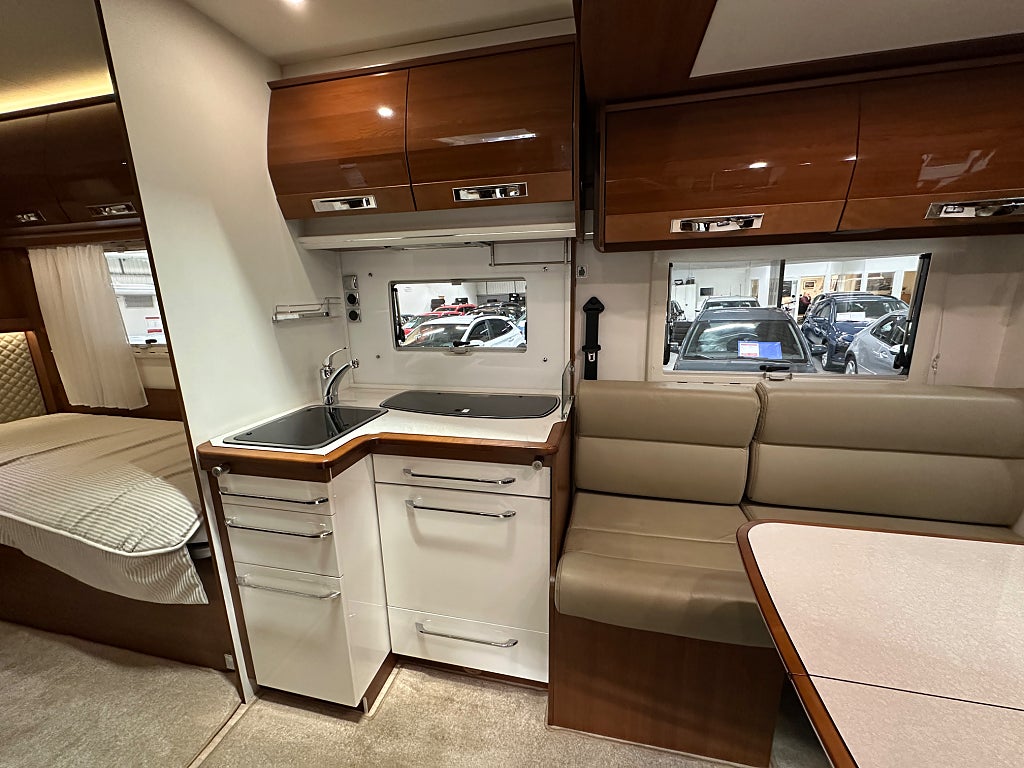 Rapido 7065 F Automat Alde taksäng Låga sängar toa bak thumbnail