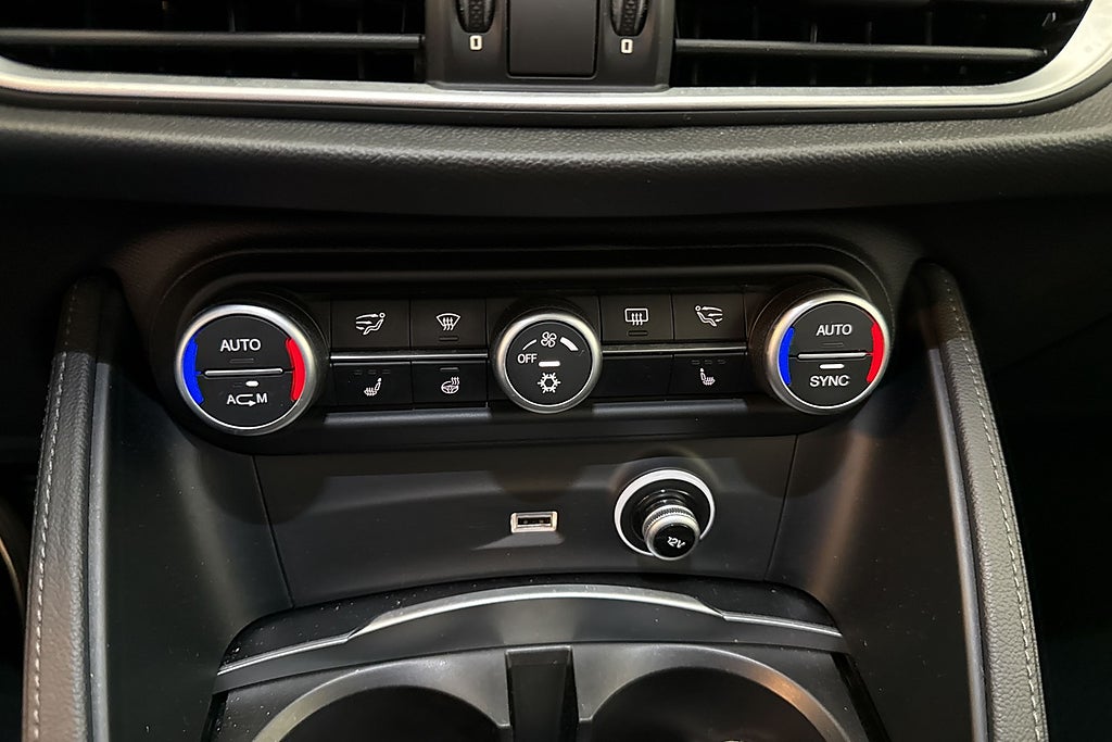 Alfa Romeo Stelvio 2.0 Turbo Super 16V Q4 Kamera Drag Navi  miniatyr 10