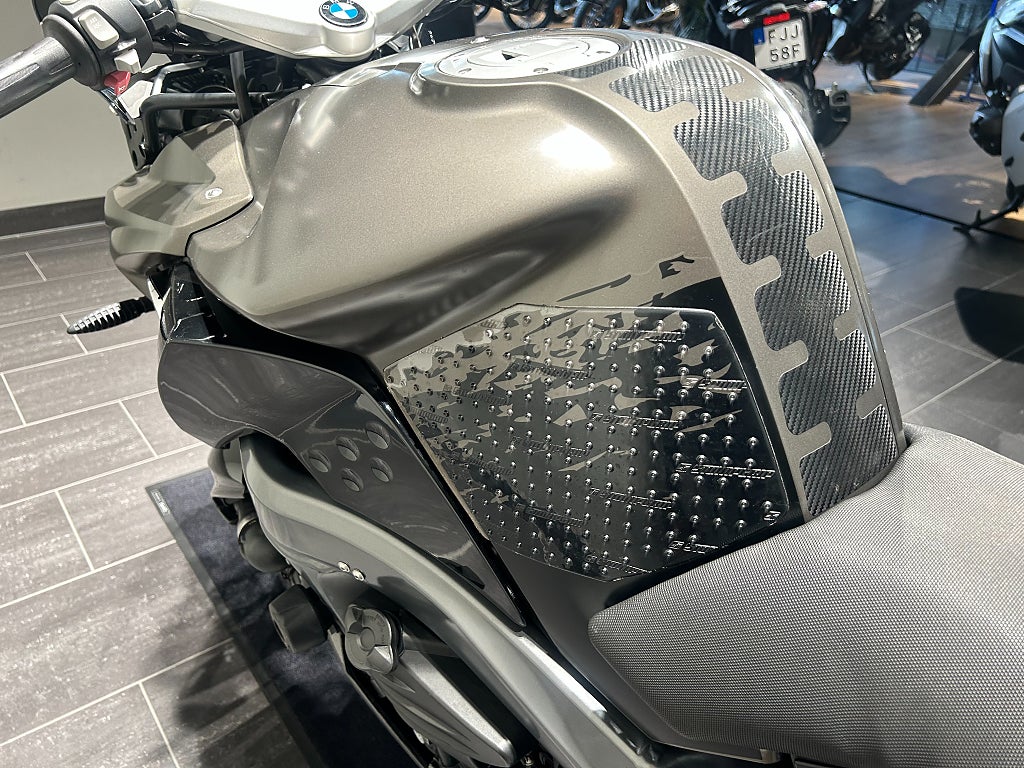 BMW K1300R Slipon/Sidoväskor/Kolfiber BellyPan/4168 mil