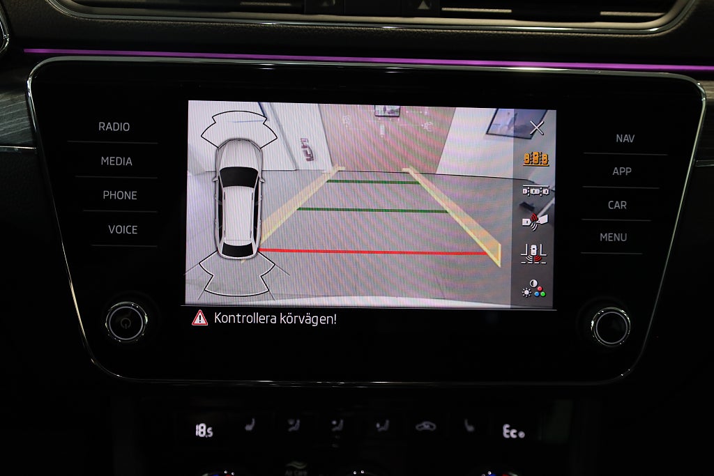 Skoda Superb iV Kombi 1.4 TSI iV Business Edition Drag Värmare 2022