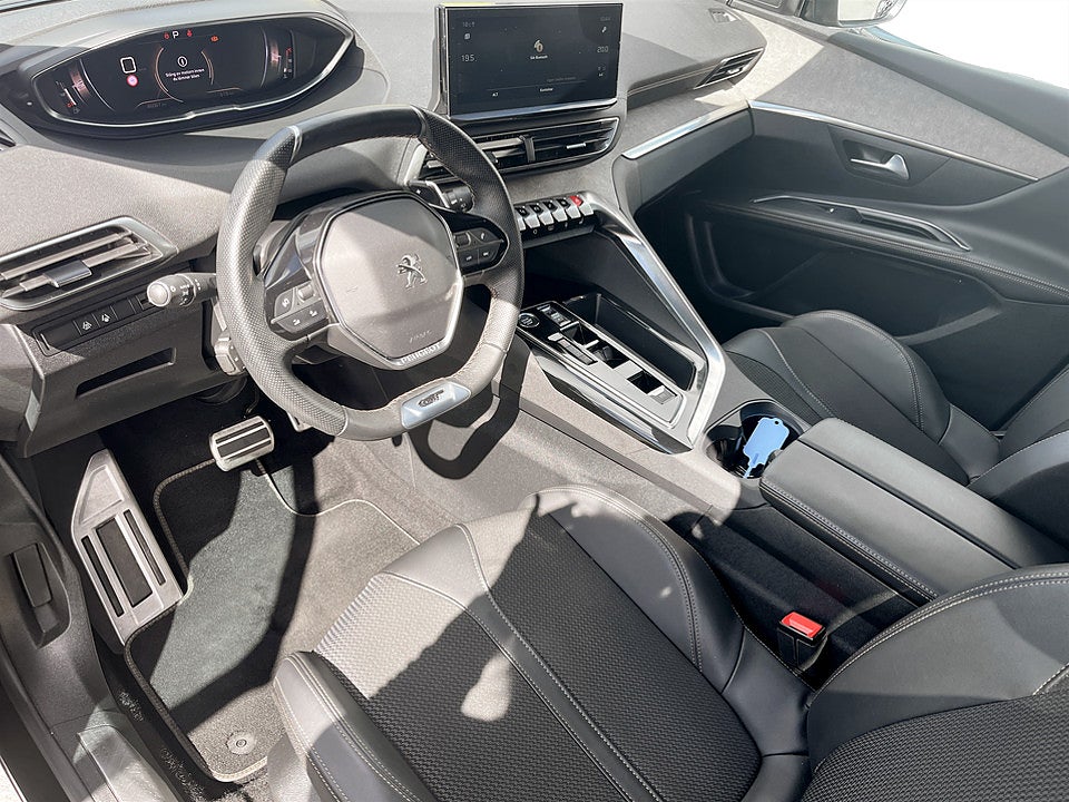 Bild på Peugeot 5008 GT 1.2 PT 130hk Aut 7-SITS B-KAMERA CARPLAY
