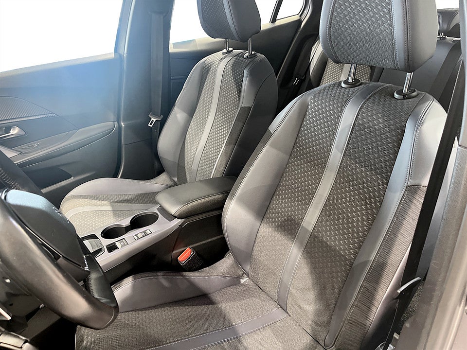 Bild på Peugeot 2008 ALLURE 1.2 PT 130hk AUT 