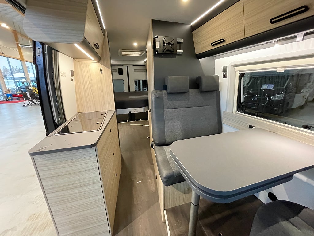 Sun Living V 65 GX / Dieselvärme / Höj & Sänkbarsäng / Automat / B-körkort/ - Sun Living