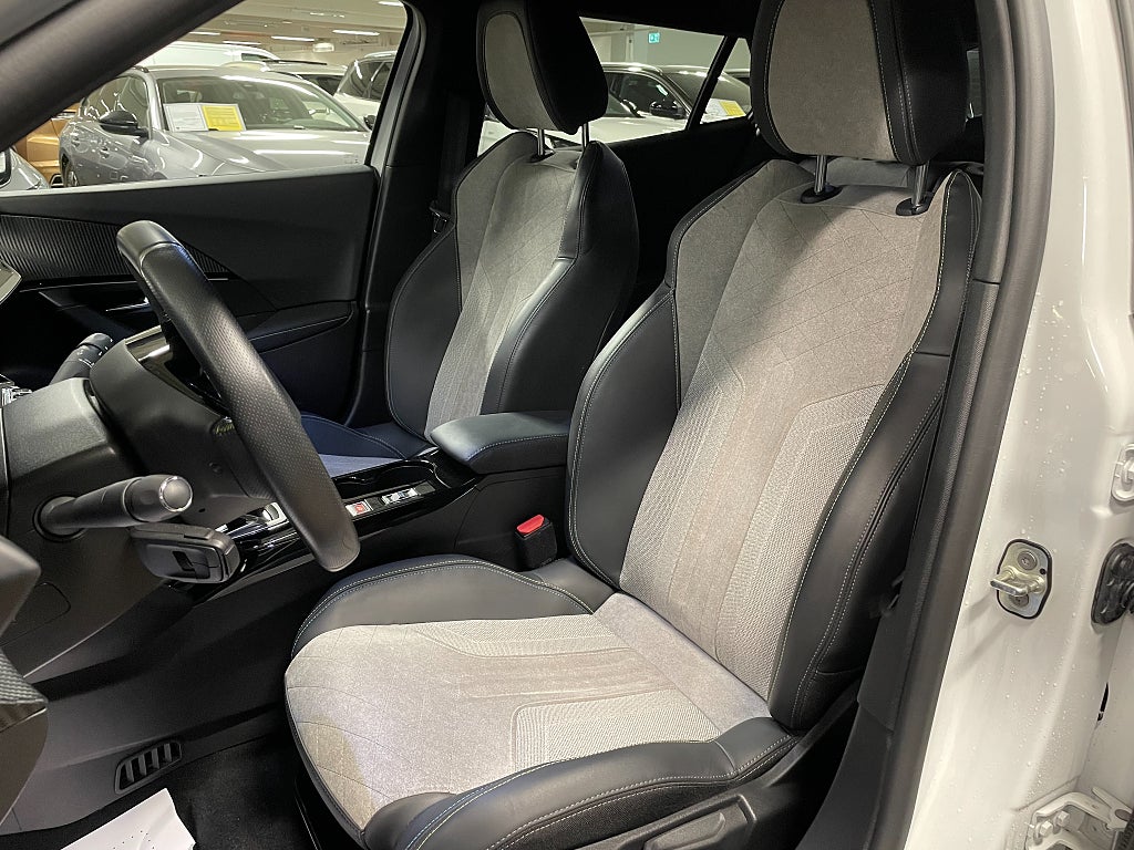 Bild på Peugeot E-2008 GT Electric 136hk, Back-kamera