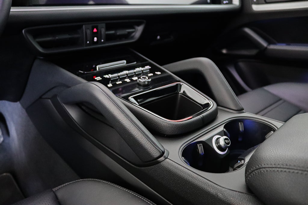 Porsche Cayenne Coupé E-Hybrid SportDesign BOSE Passagerardisplay MOMS