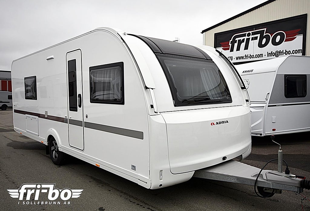 Adria 613 UT Adora, Queenbed