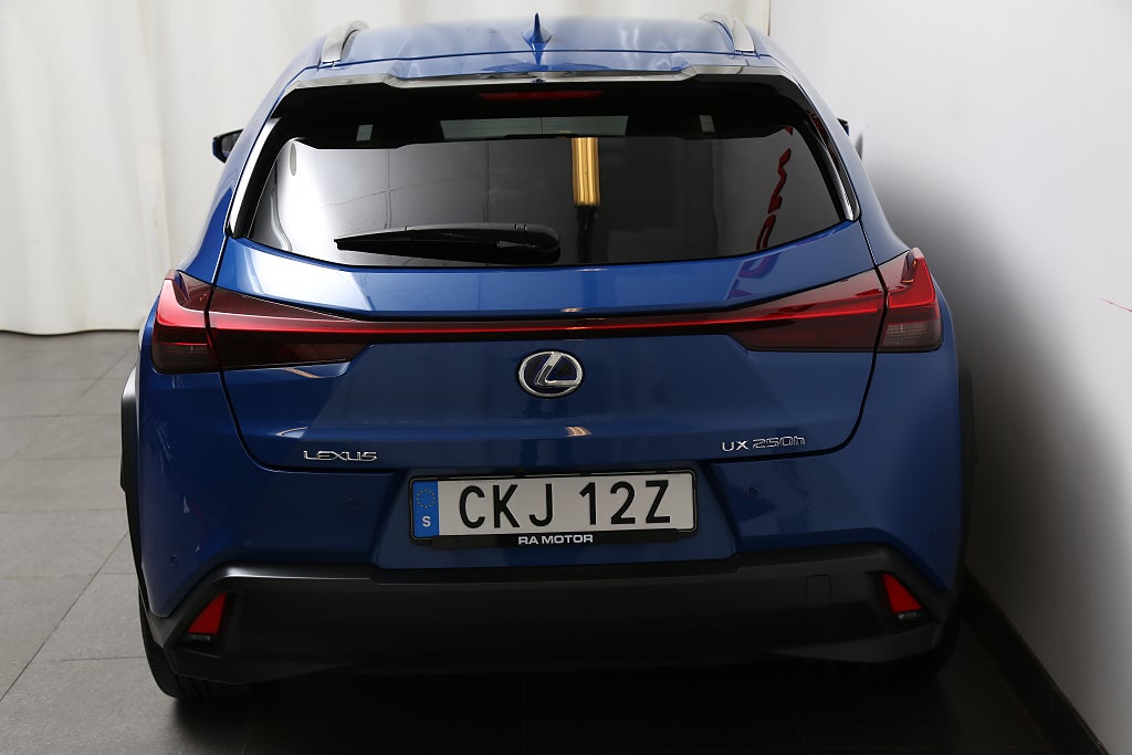 Lexus UX 250h E-Four 184hk Premium AWD Aut Teknik-paket Taklucka 2021