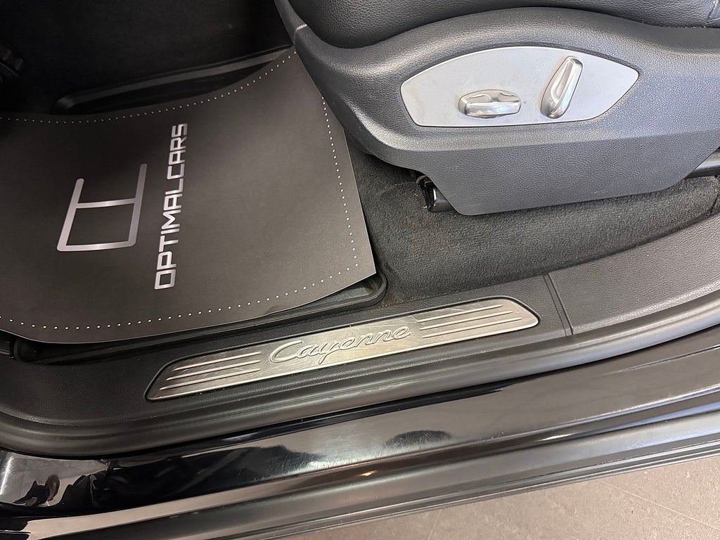 Porsche Cayenne 2016 - miniatyr 8