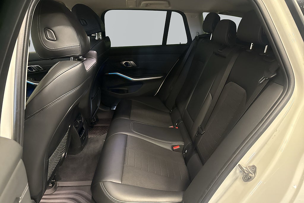 BMW 330e 2022