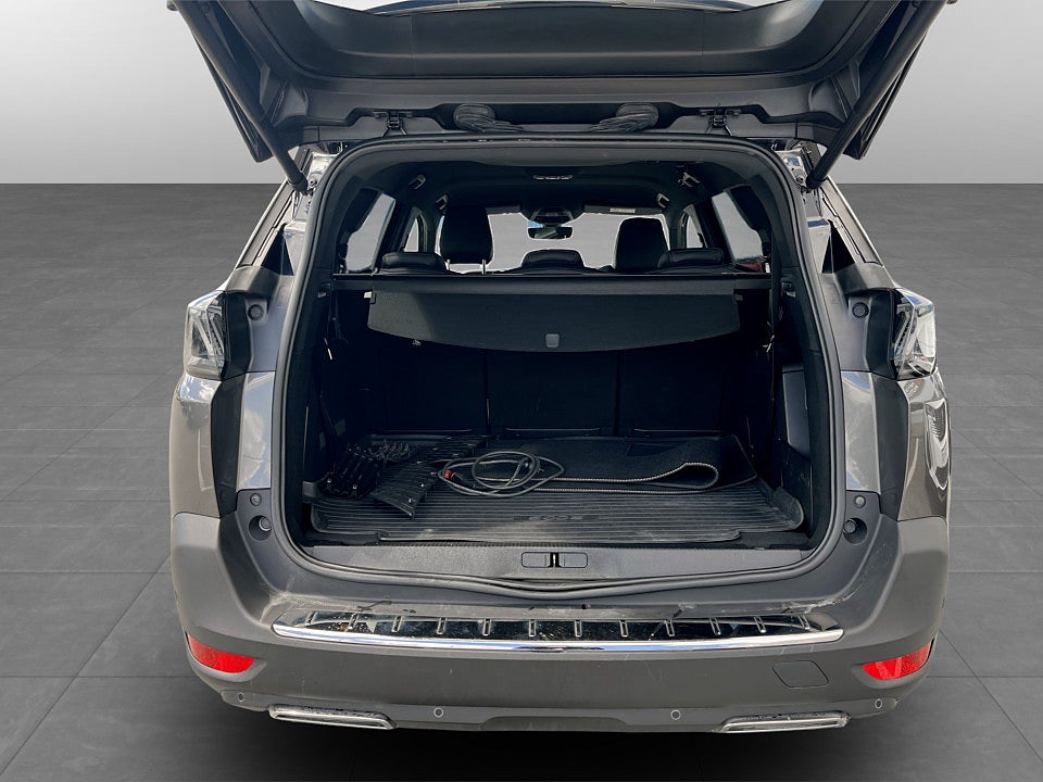 Bild på Peugeot 5008 GT 1.2 PT 130hk Aut 7-SITS B-KAMERA CARPLAY