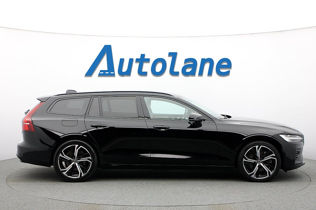 Volvo V60 Recharge T8 AWD Plus Dark, B-kamera, Skinn, Drag 456hk