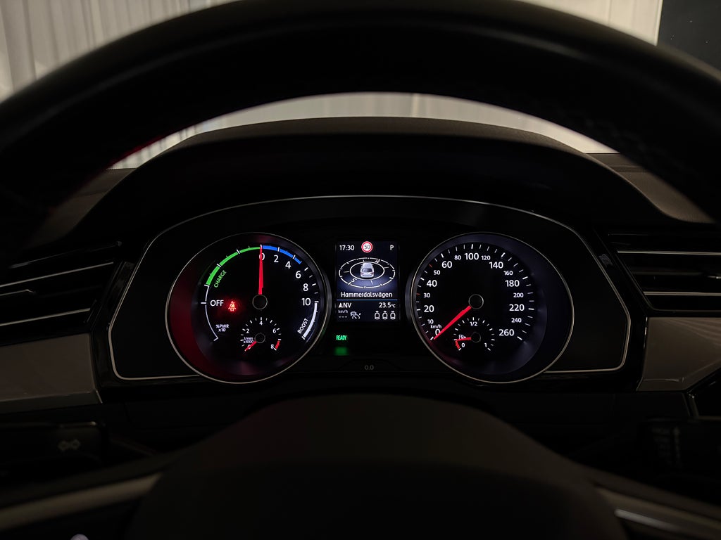 Volkswagen Passat Sportscombi GTE DRAG Värmare Navi Adap-farth Carplay bild 21