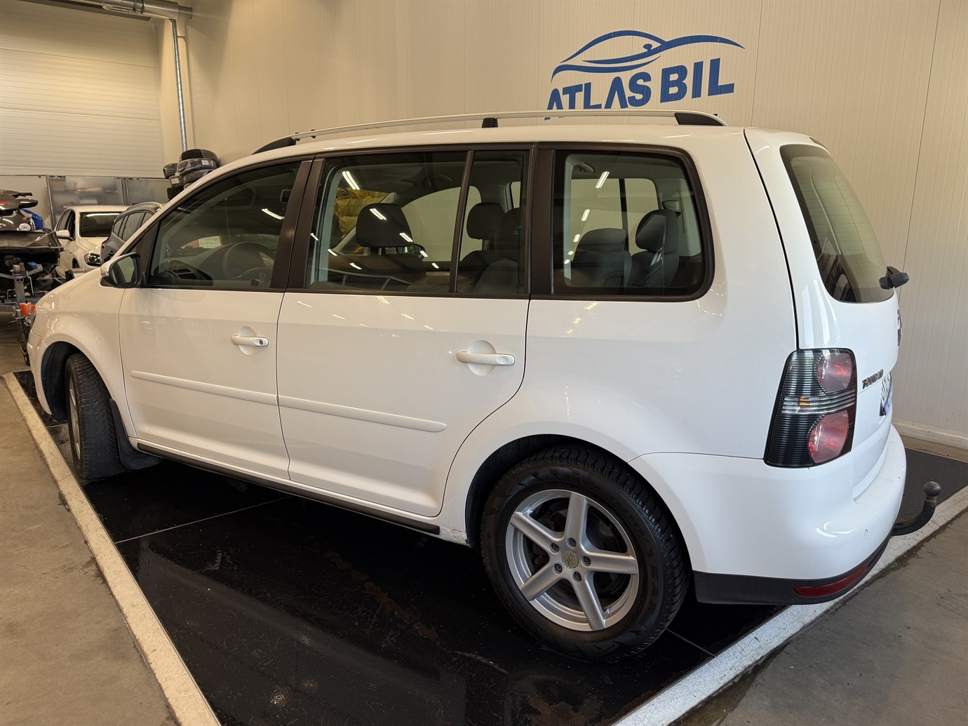 Volkswagen Touran 2010, bild 3/46