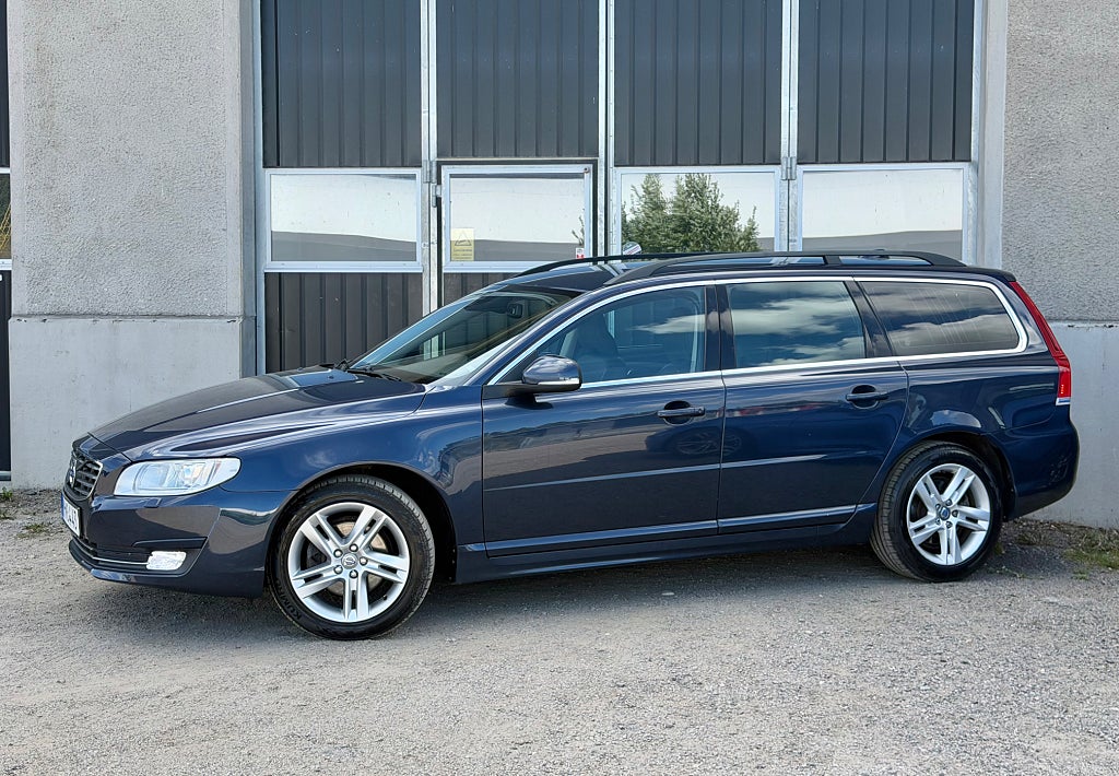 Volvo V70 D4 181HK Momentum Värmare Drag Navigation VOC 