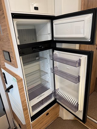 Husbil-halvintegrerad Pilote P 740 FC Evidence Automat 9 av 22