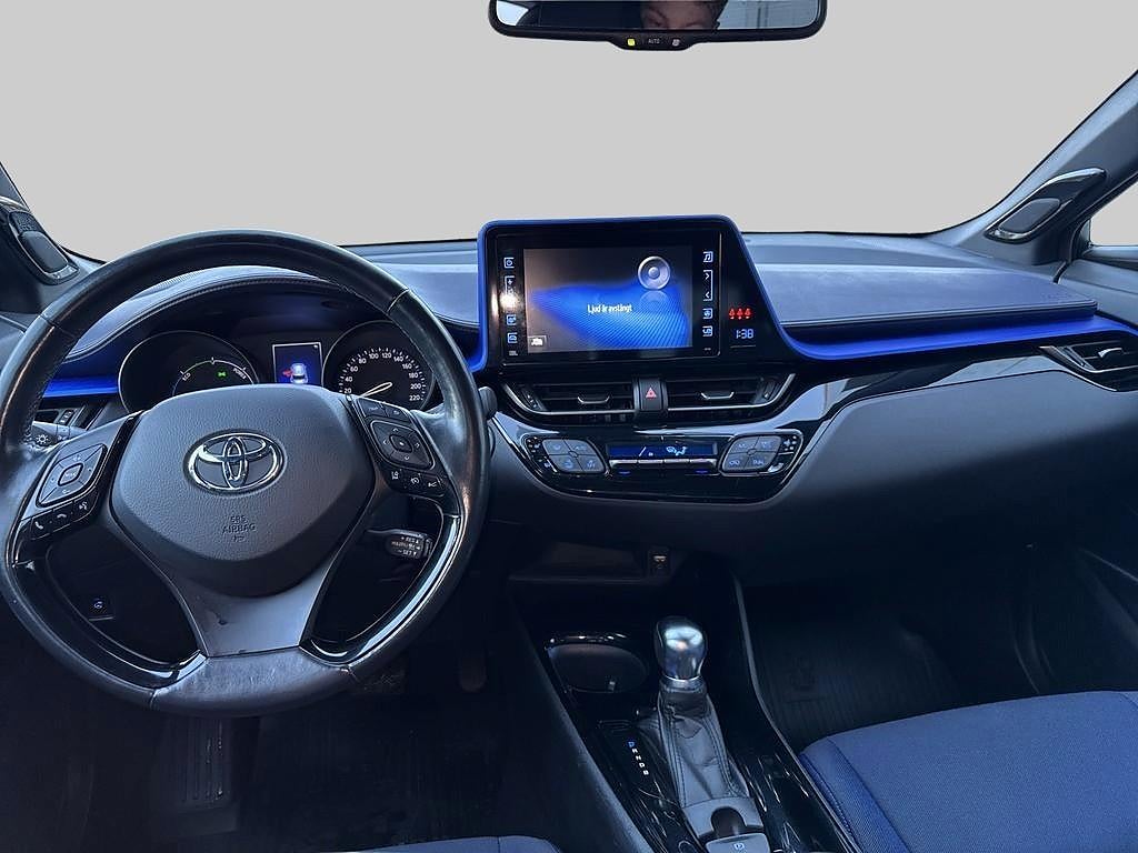 Toyota C-HR 2017 - miniatyr 8