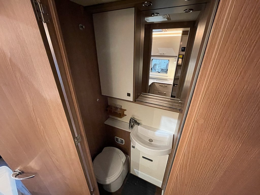 Bürstner Lyseo 745 /Taksäng x2/Soffa bak/Solcell/Automat - Bürstner
