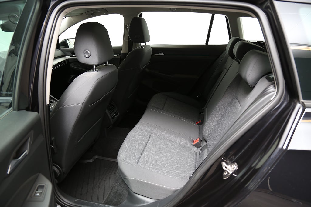 Volkswagen Golf 1,5 eTSI 131hk Aut Sportscombi 2022