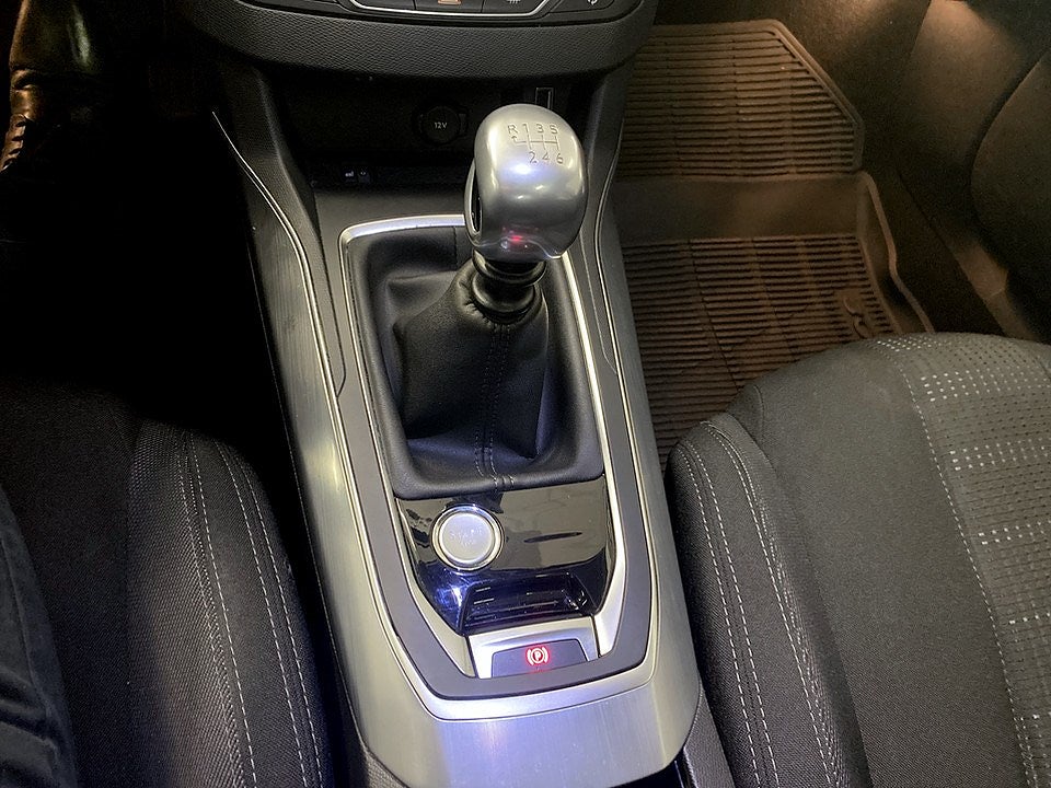 Bild på Peugeot 308 SW Allure 1.2 PT 130hk - PANO, P-SENSORER