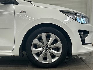 Halvkombi Kia Rio 8 av 22