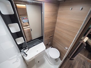Husbil-halvintegrerad Knaus Van Ti 650 MEG 17 av 20