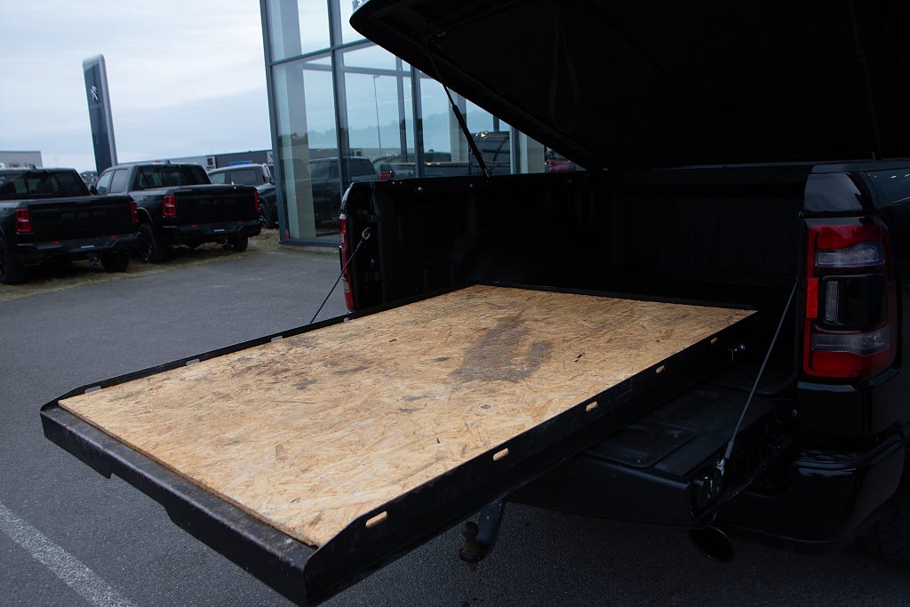RAM 1500 Crew Cab LIMITED NIGHT 5.7 V8 LÅG SKATT LOCK Carven