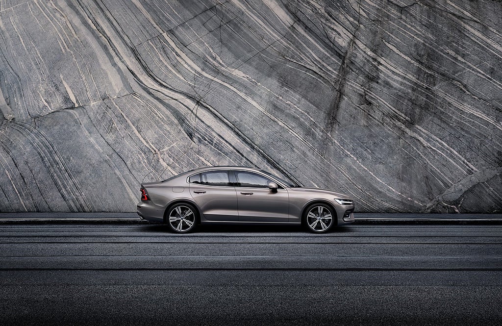 Volvo S60 en XC60 bouwen succes verder uit met geëlektrificeerde motoren, nieuwe uitvoeringen en extra uitrusting