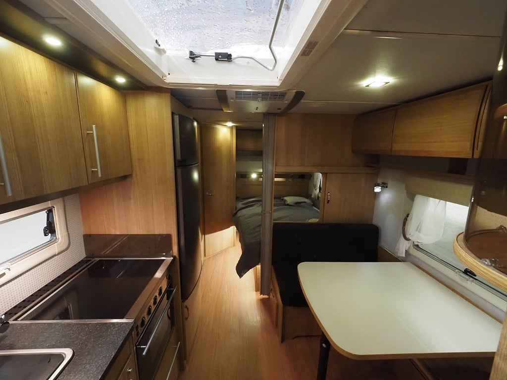 Polar 620 CTX Svit AC Vintervagn Dinette Franskbädd ALDE