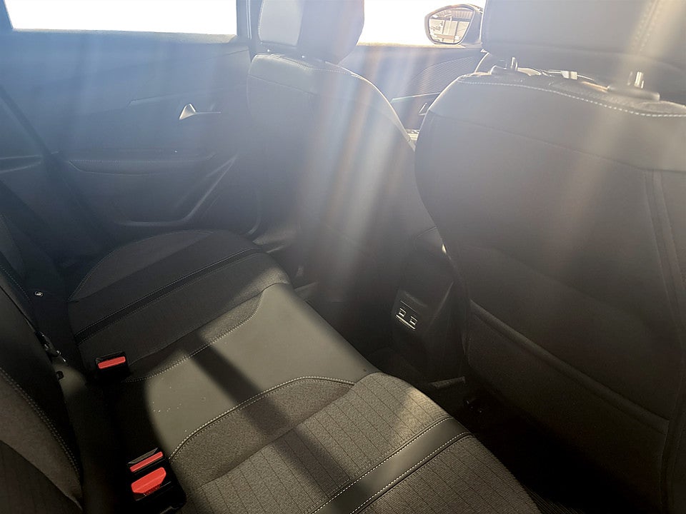 Bild på Peugeot 208 Allure 1.2 PT 100hk Aut B-KAMERA CARPLAY 