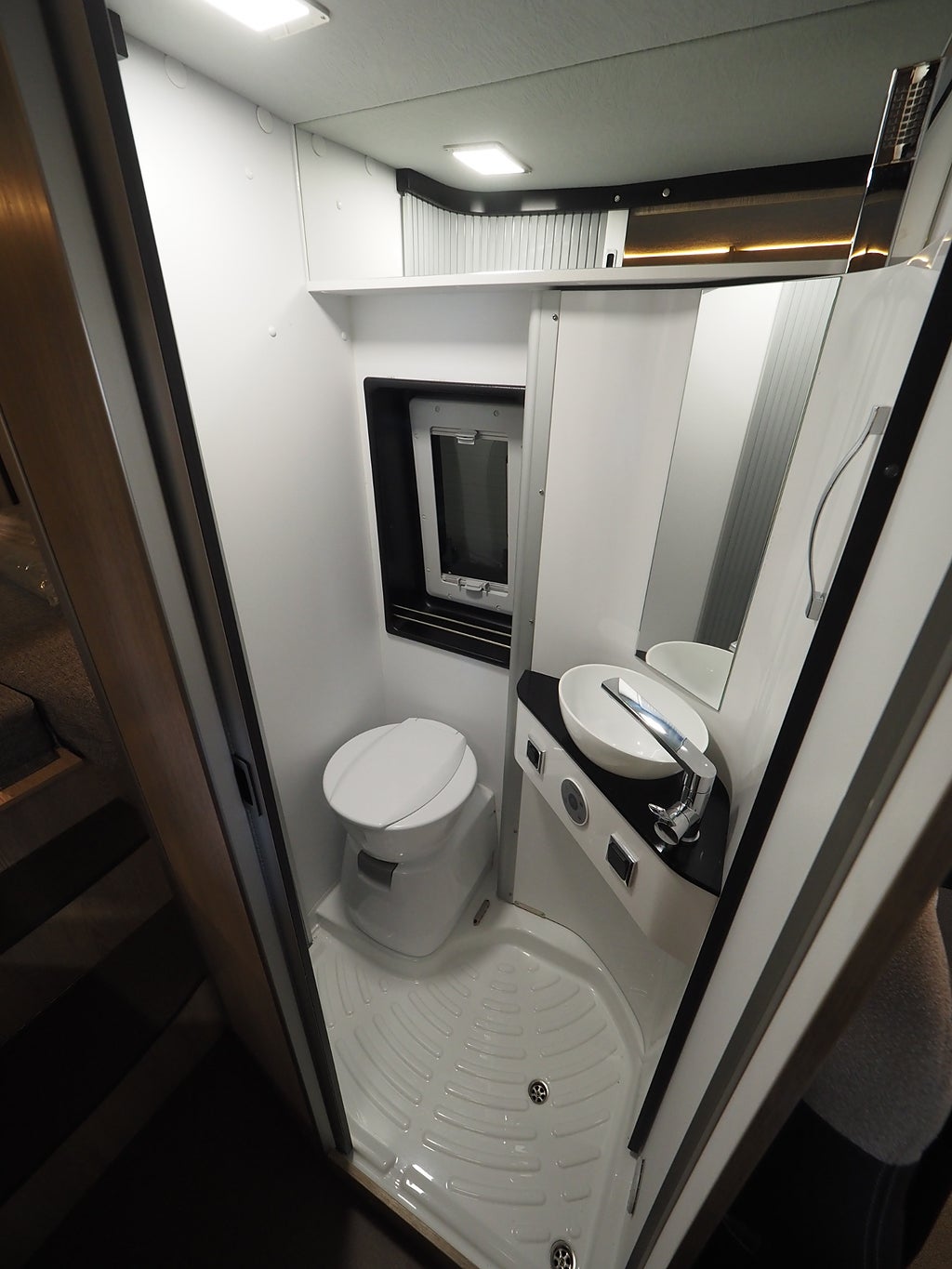 Pössl Summit 640 Långbädd Backkamera Markis Plåtis 2023