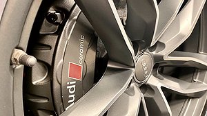 Audi RS6 har en V8-motor på 560 hästkrafter. 