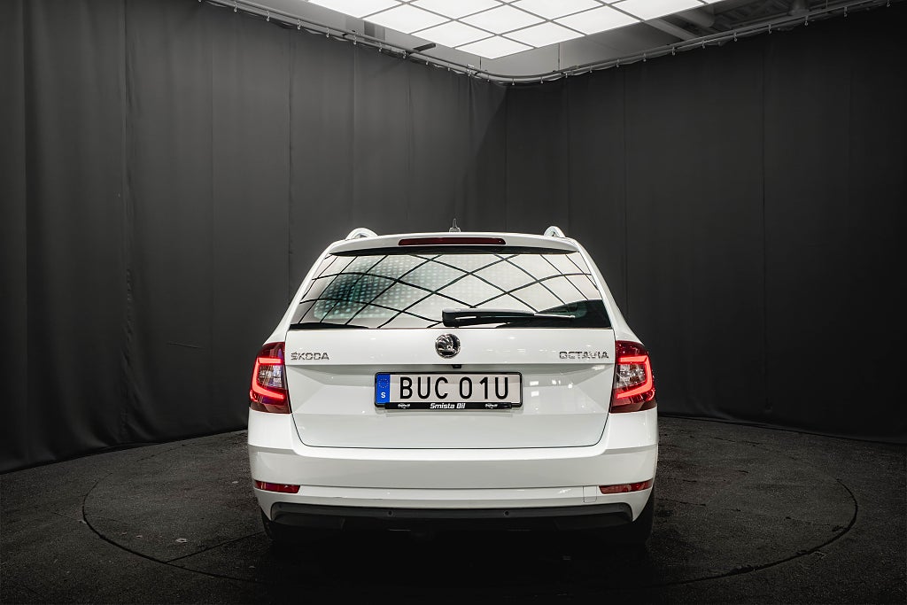 Skoda Octavia Style DRAG B-VÄRMARE KAMERA CANTON NAVI 1-ÄGARE