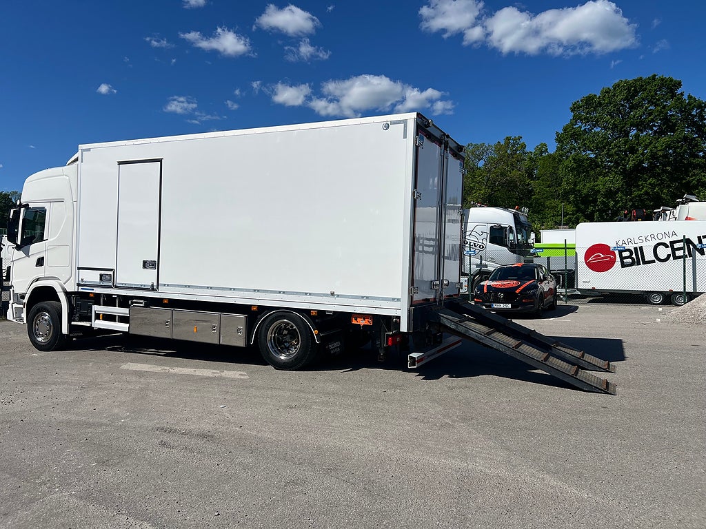 Scania G320 4x2 Maskintransport, Borrigg, Servicebil