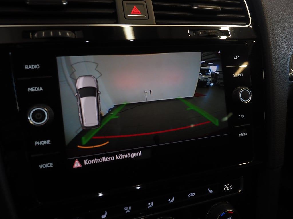 Volkswagen Golf SC TSI 150hk R-Line |Drag|Värmare|Dynaudio|