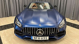 Mercedes-Benz AMG GT C Roadster har en V8-motor på 557 hästkrafter. 