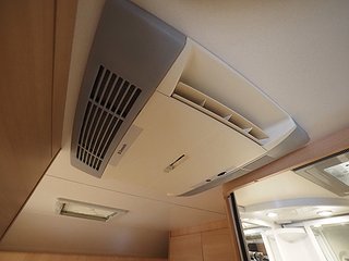Husbil-halvintegrerad Knaus Van TI 550 14 av 19