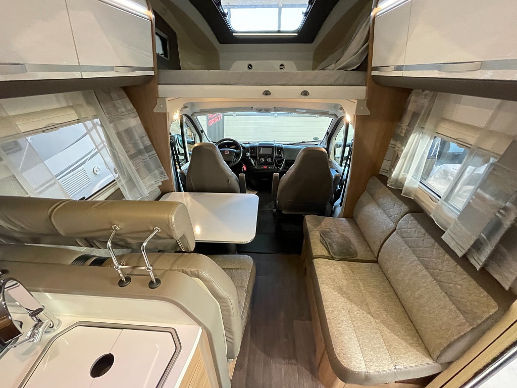 Adria Coral XL 670 SP Plus / El-patron / 5 bältad / Solcell / Dragkrok - Adria