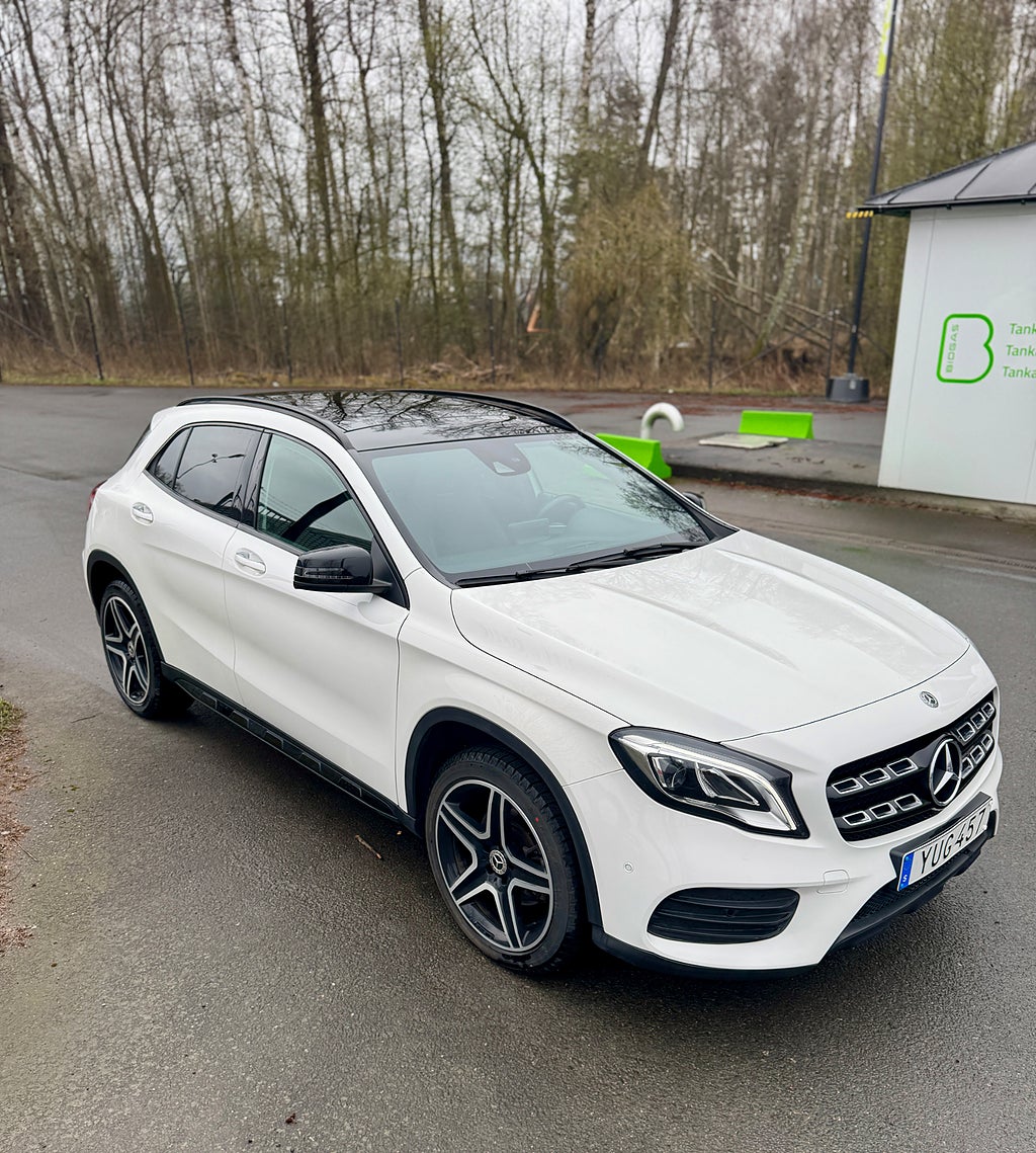 Mercedes-Benz GLA 220 4MATIC AUT AMG VIT med SVART panoramatak,DRAG mm