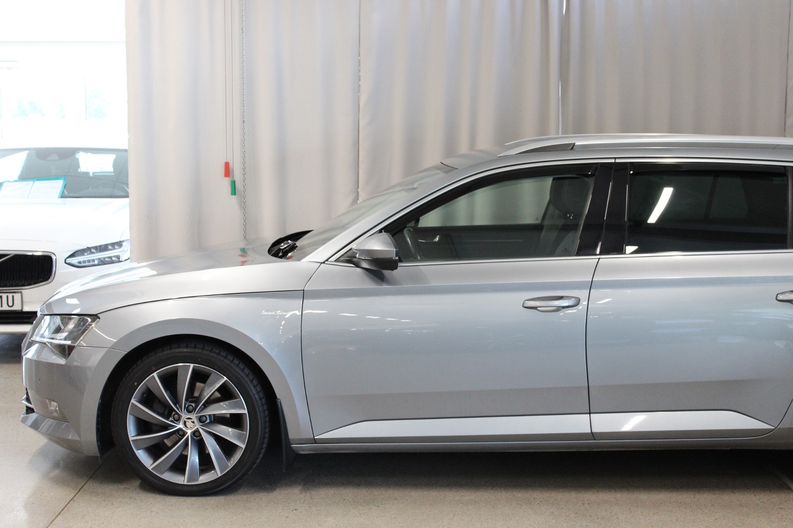 Skoda Superb 2.0 TDI 4x4 SCR Business Edition, L&K, Drag, Värmare 2019 - miniatyr 5