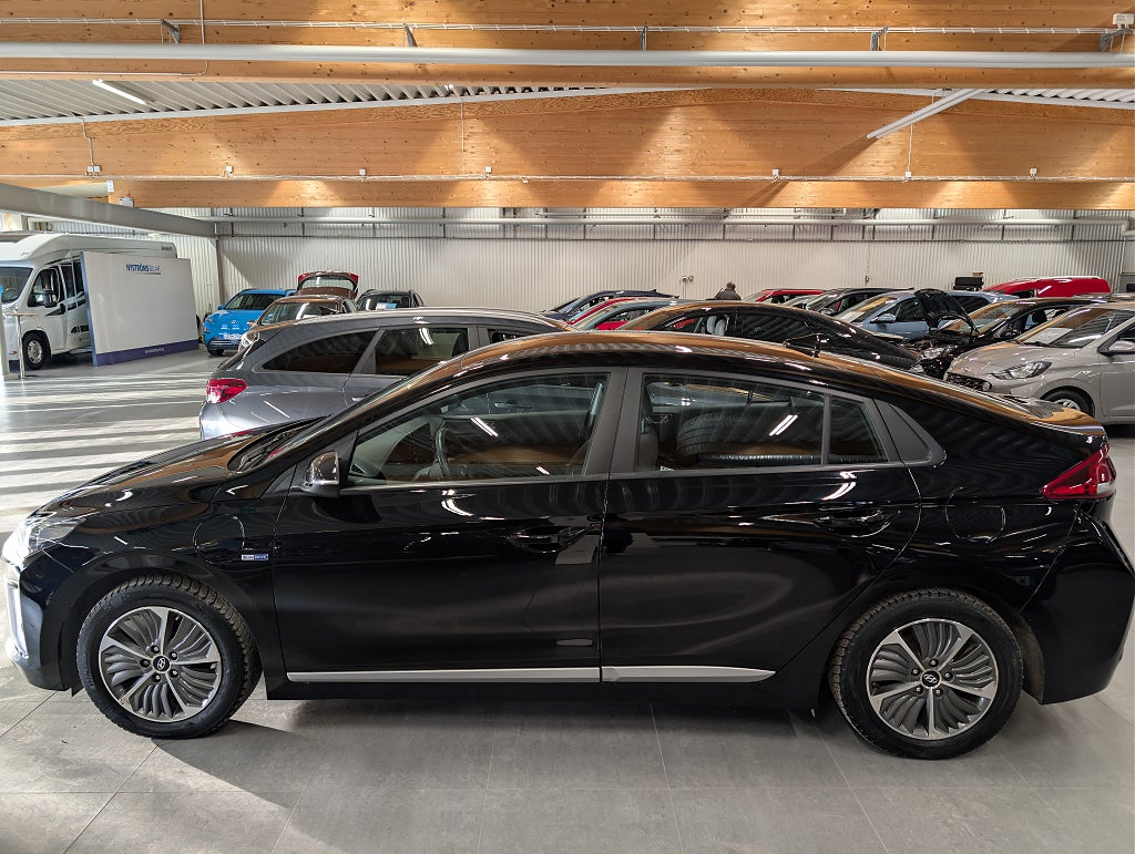 Hyundai IONIQ Plug-in 1.6 + 8.9kWh DCT Trend M-värm/kamera/SoV thumbnail