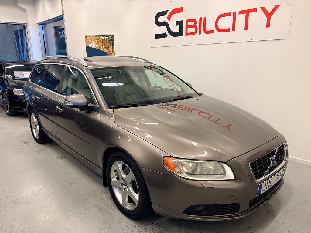 Volvo V70 2.0F Powershift SUMMUM NAVI TACKLUCKA DRAG DVD 0% RÄNTA