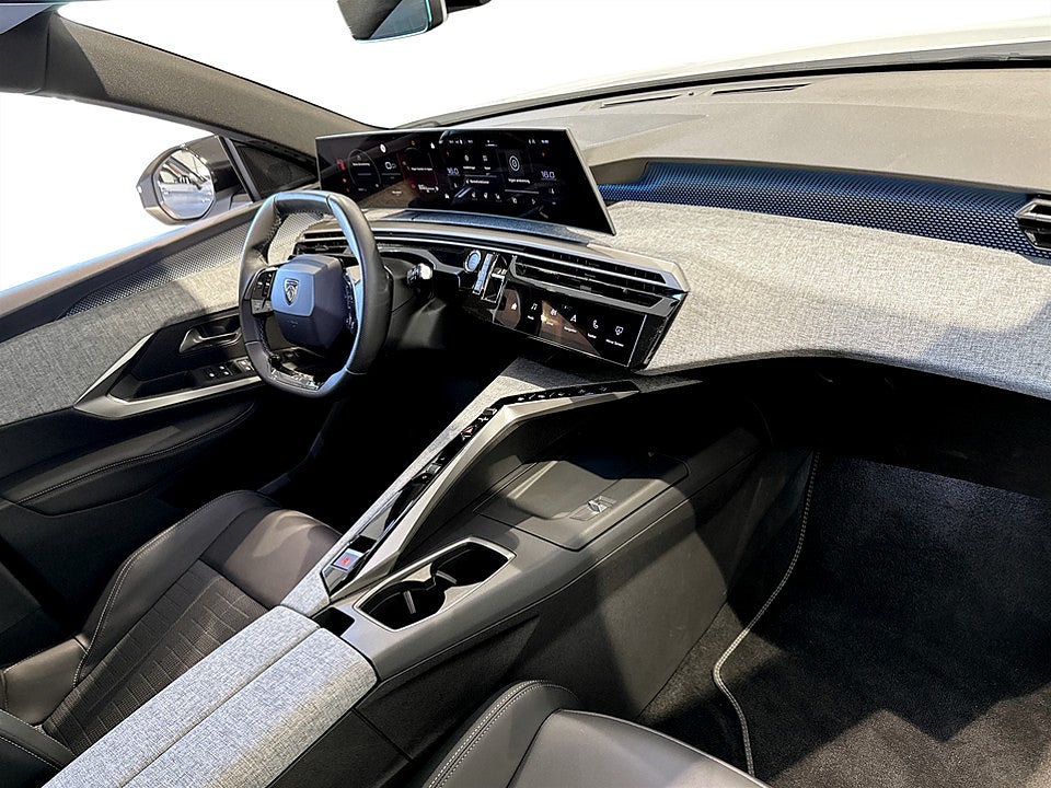 Bild på Peugeot 5008 GT Hybrid 145hk Aut 7-SITS B-KAMERA CARPLAY