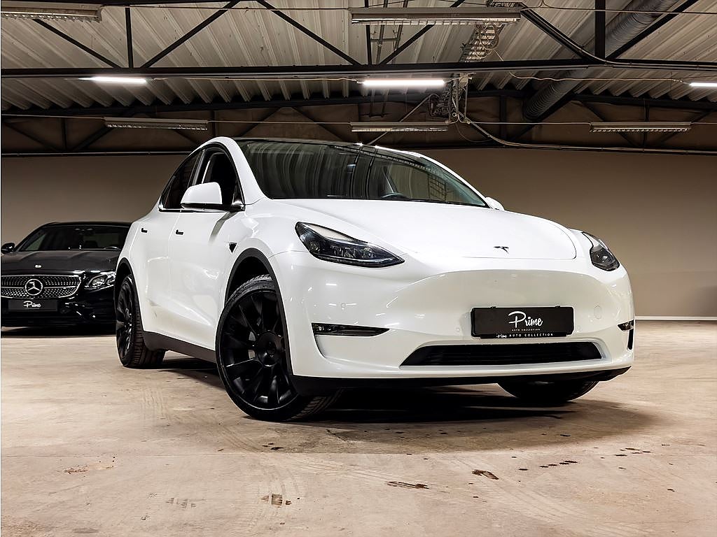 Tesla Model Y Long Range AWD Autopilot Panorama