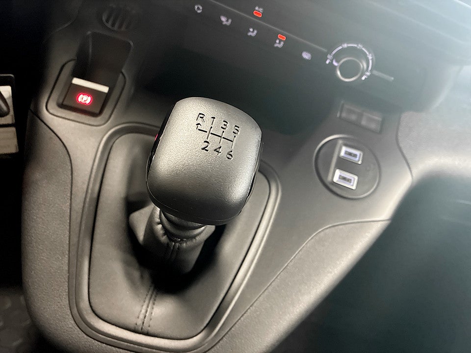 Bild på Opel Combo + 100hk L2 - OMGÅENDE LEVERANS!