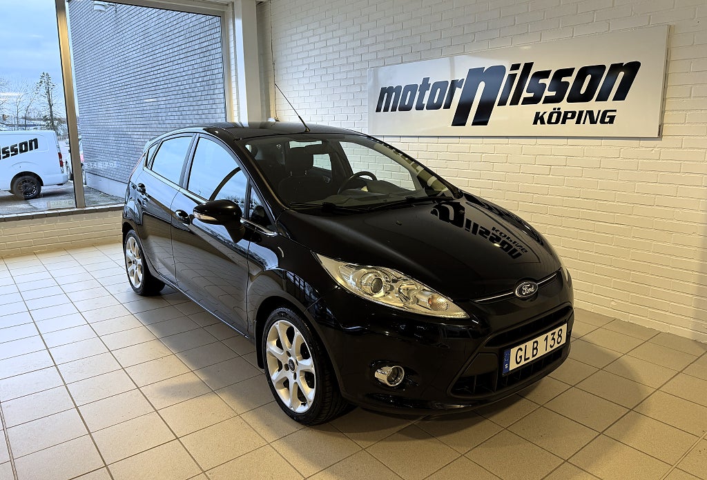 Ford Fiesta 5-dörrar 1.25 81hk Titanium Nyservad V-hjul