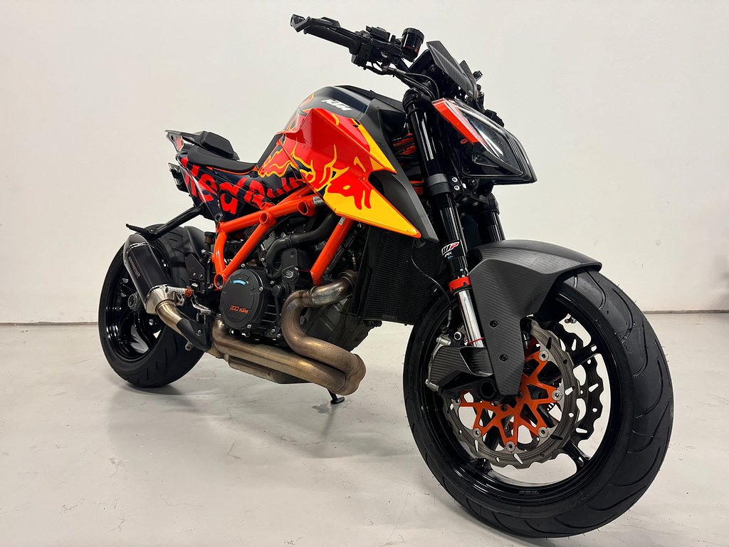 KTM 1290 SUPER DUKE R TECH PACK / DOMINATOR 