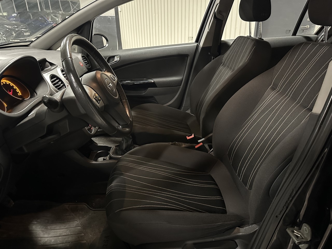Opel Corsa 1.3 CDTI ecoFLEX Enjoy 2010, bild 6/38