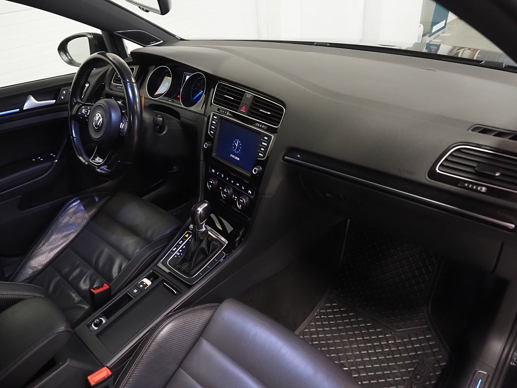 Volkswagen Golf SC R 2.0 TSI 4M 300hk Pano Skinn Dynaudio Keyless Navi 2015